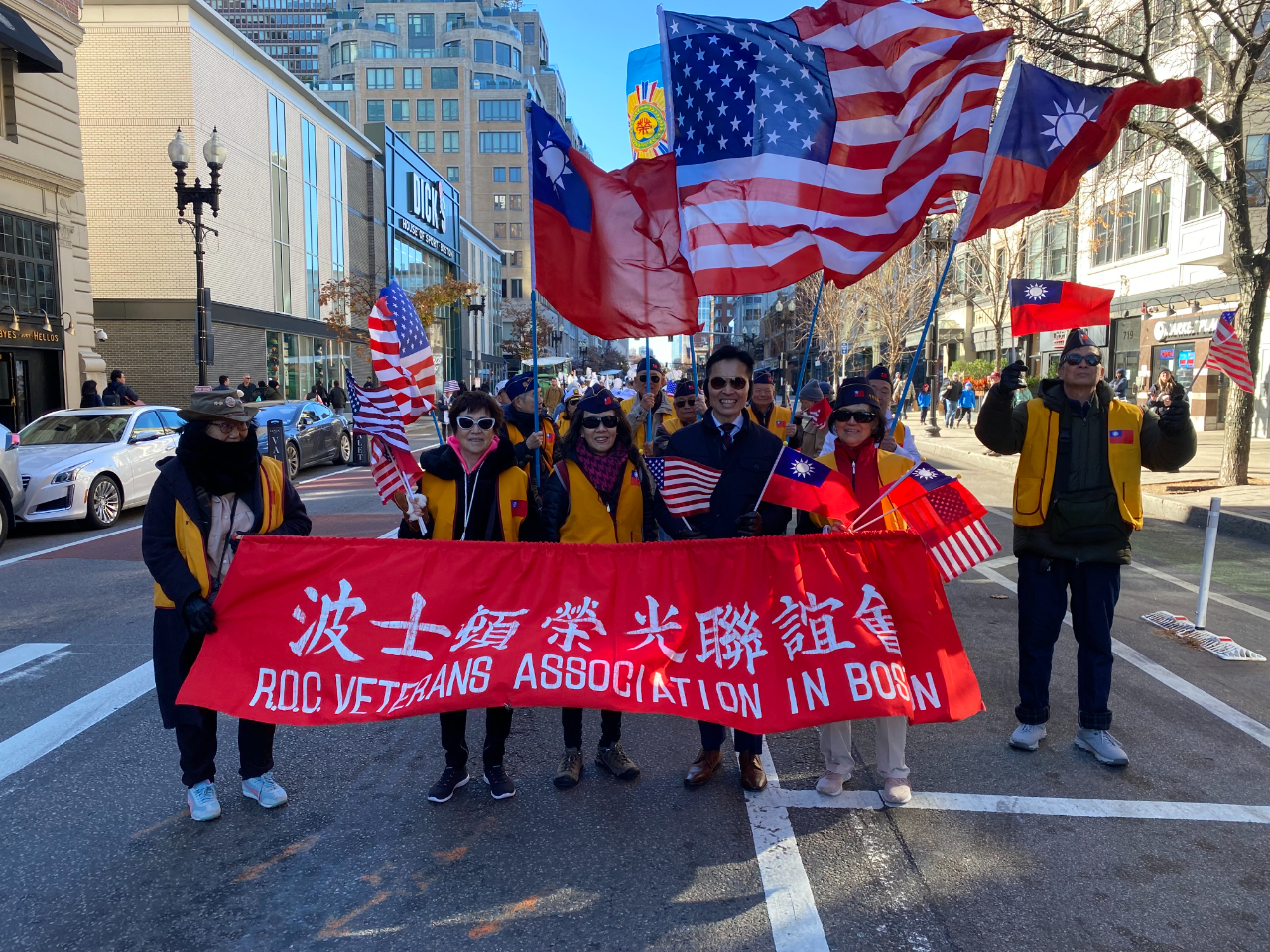歡慶退伍軍人節中華民國國旗高揚波士頓- 駐波士頓台北經濟文化辦事處