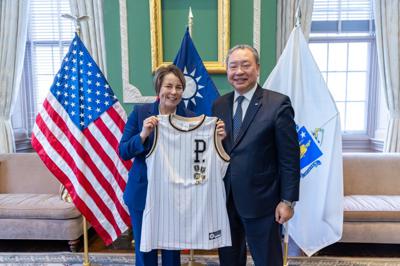 Massachusetts Governor Maura Healey welcomes Ambassador Alexander Yui to State House