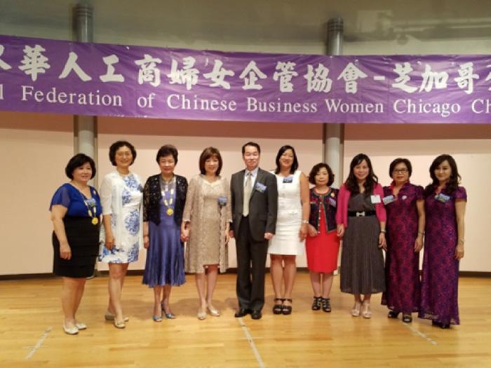 Director General Calvin Ho (5th from left) with GFCBW Chairwoman Shu Ying Li
(4th from left), Chicago Chapter President Winnie Chan (3rd from left), and Illinois State Representative Theresa Mah (5th from right).