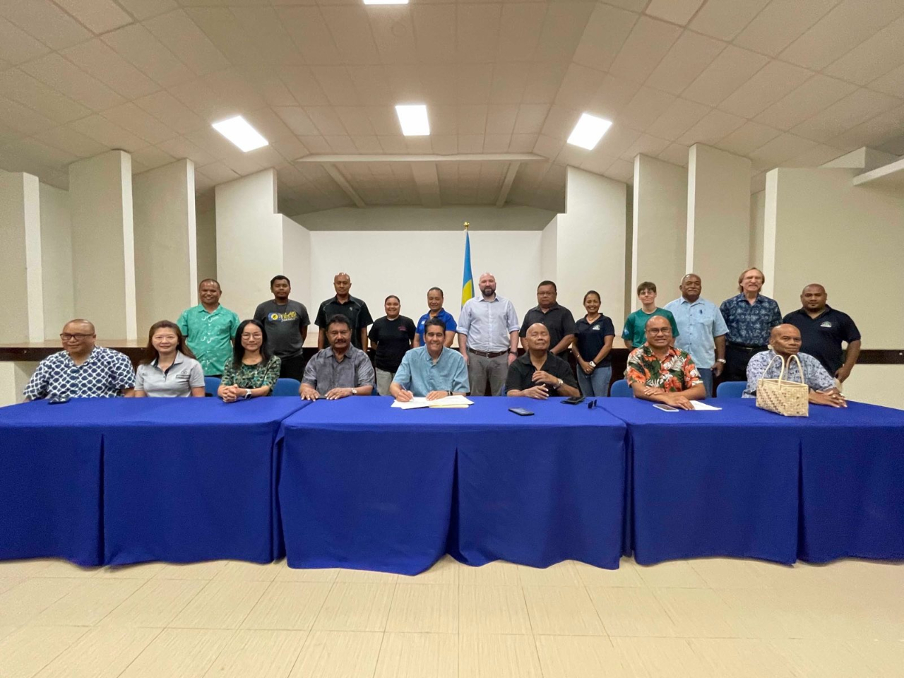 帛琉總統惠恕仁本年4月7日在科羅活動中簽署帛琉國際馬拉松行政命令（Presidential Directive No 23-55:Directing the Creation of 2023 Belau Omal Marathon Committee）由帛琉觀光部長及基建部長擔任雙主席。簽署儀式由國會參眾議長、部長；帛琉田徑協會（PTRA）及帛琉觀光管理局（PVA）等30餘人與會，駐帛琉大使館黎大使倩儀及副參事張水庸、中華航空公司代表應邀出席。