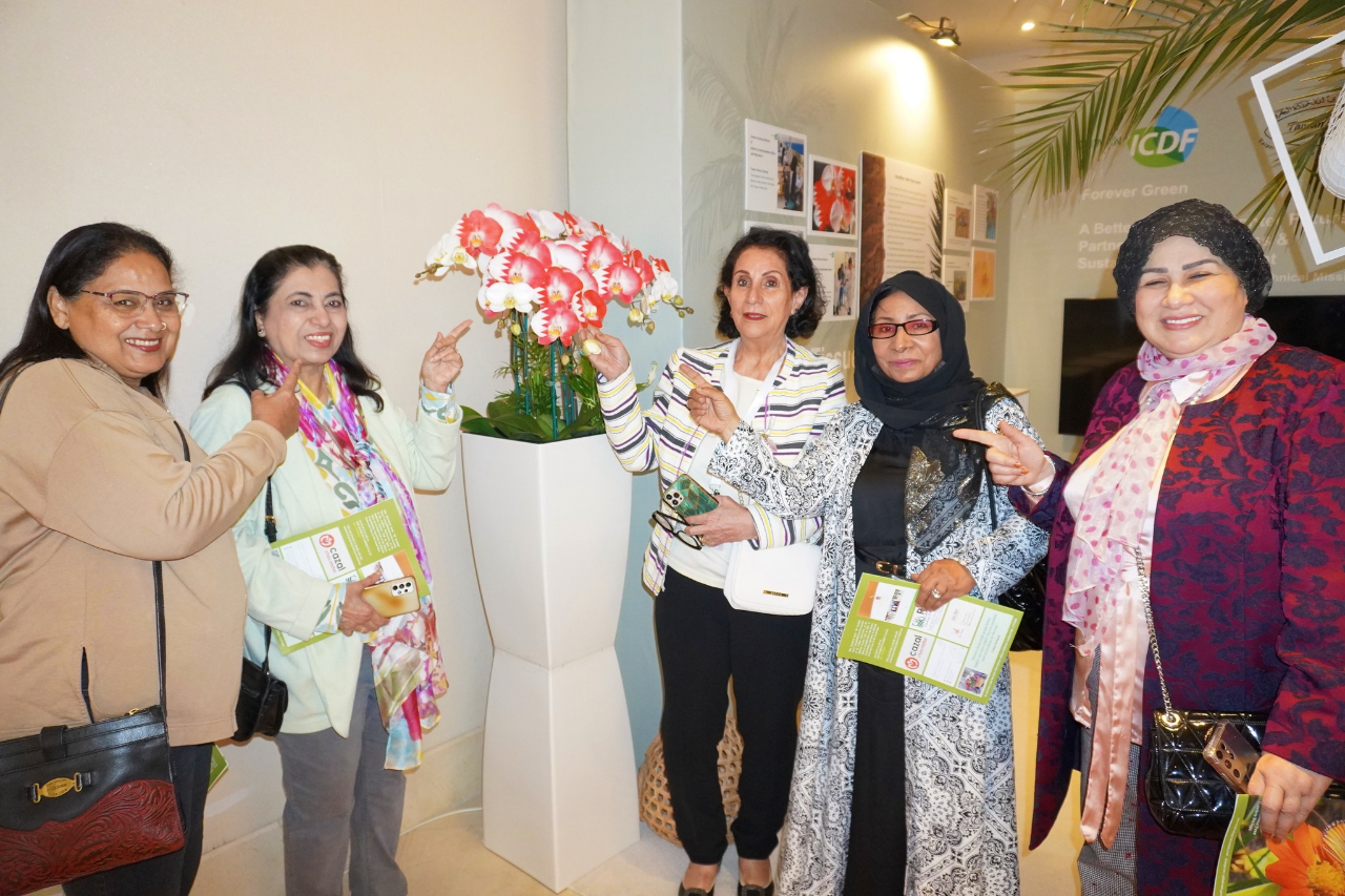 巴林2024 Flower &amp; Vegetable Show的現場觀眾最想知道的還是能否購買巴林國旗顏色蘭花，聽到只供展示用之後，紛紛表示惋惜，只能瘋狂拍照留下紀念了。