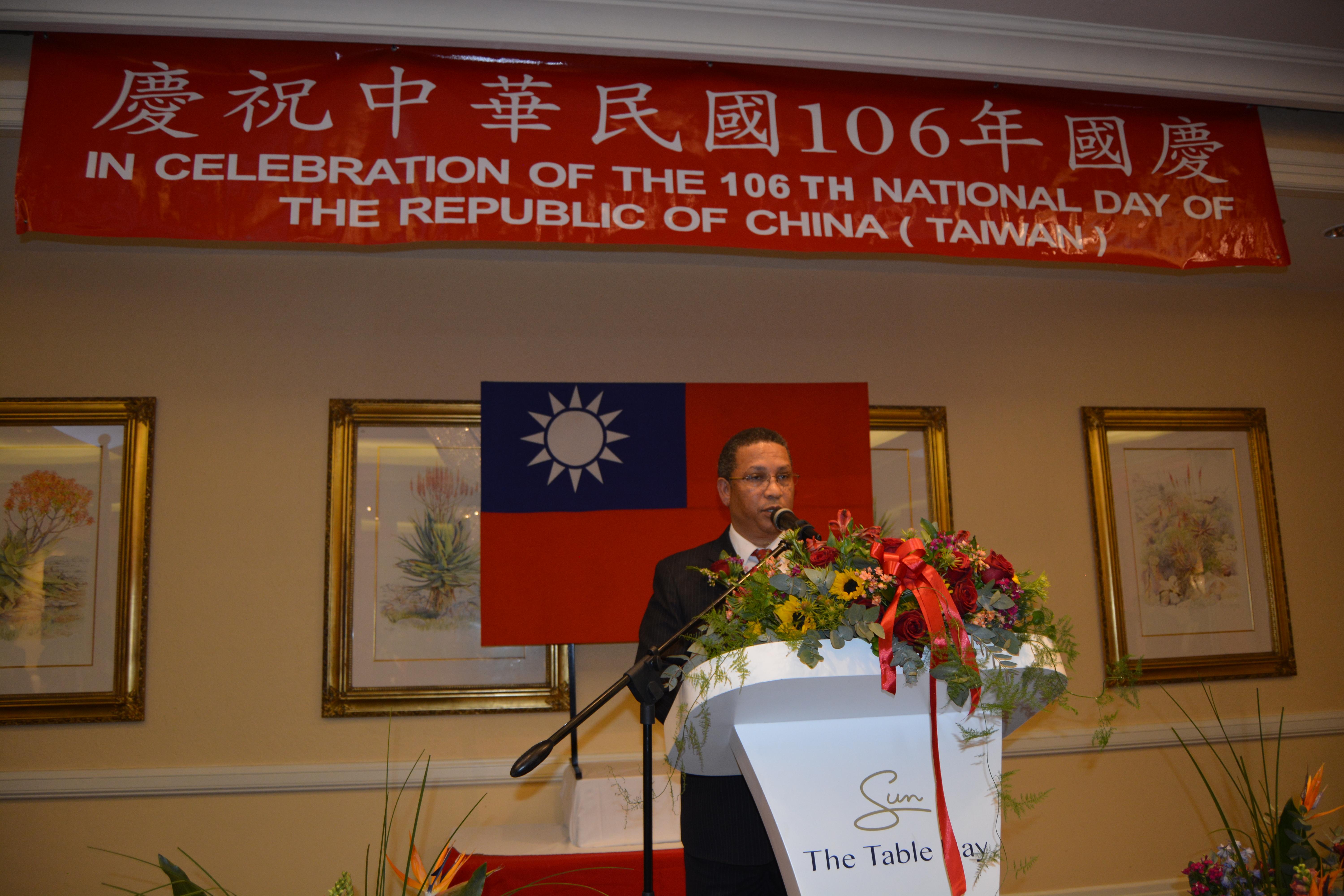 DA 黨第一副主席Dr.Ivan Meyer 在國慶酒會中致詞