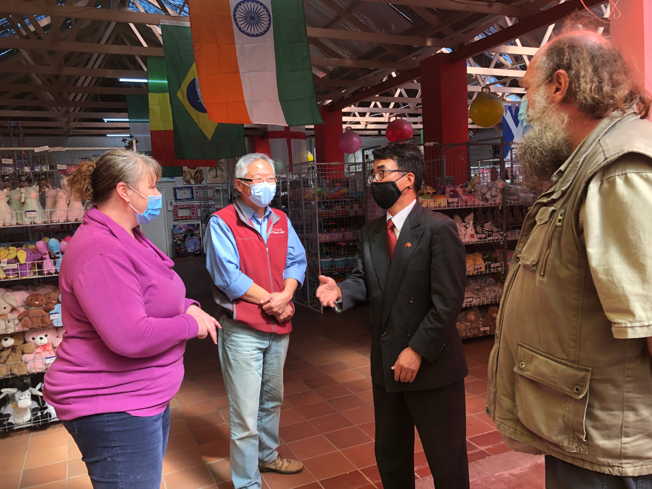 林處長映佐於9月10日(星期四)參訪台商經營的文具藝品大賣場Katty House 駐開普敦台北聯絡辦事處 Taipei Liaison