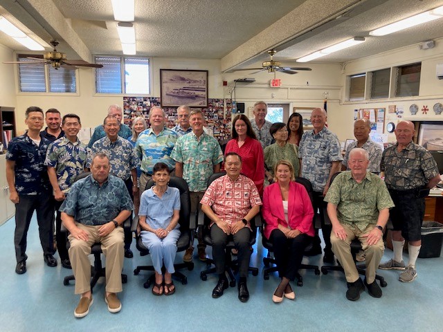 2023年7月11日林暉程處長於「美國海軍聯盟檀香山分會」
演講會後和與會代表互動交流
