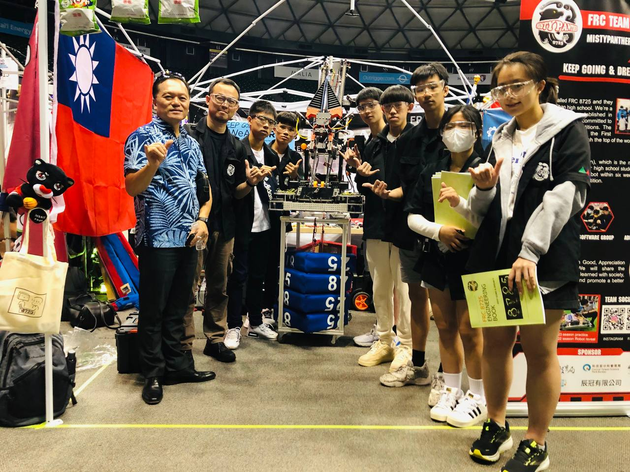 Director General Richard Lin with the delegation of Nanshan High School at the 2023 FIRST Robotics Competition (FRC), Hawaii Regional on March 23, 2023
