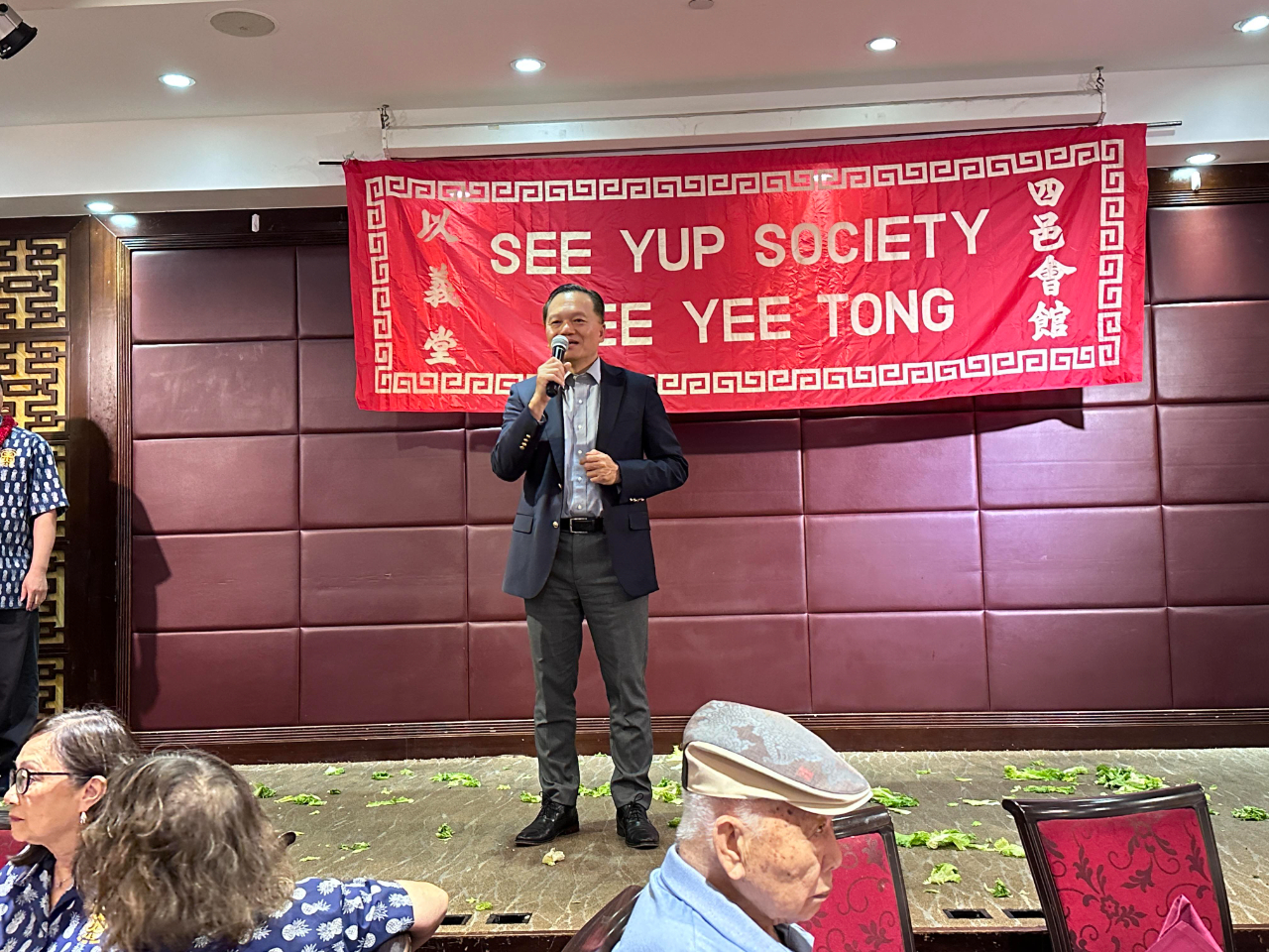 Director General Richard Lin delivers remarks at the banquet hosted by See Yup Benevolent Society and Yee Yee Tong on June 11, 2023.