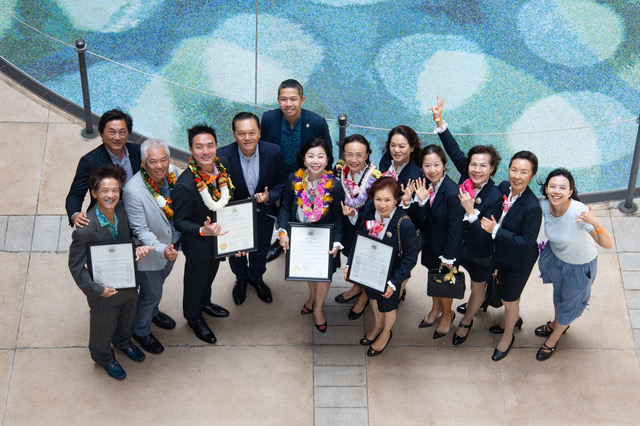 Director General Richard Lin(L5) was invited by State Representative Adrian Tam(L6) to join the ceremony hosted by the Hawaii State Senate and State House of Representative, honoring the Taiwanese Chamber of Commerce North America Hawaii Chapter and the Global Federation of Chinese Business Women Hawaii Chapter, for their long term contribution to Hawaii-Taiwan Relationships and Cooperation.
<br>
Photo Credit to Craig Kojima