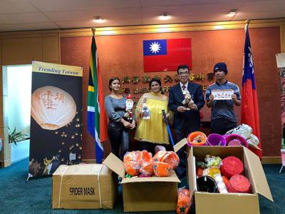 Cape Town Taiwanese Chamber of Commerce donates toys and gifts to Delft Community