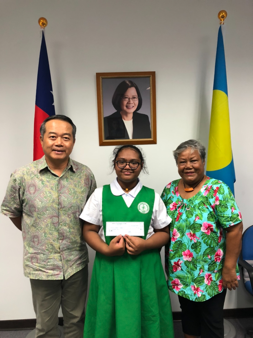 【Taiwan Embassy donates 1,000 USD to Maris Ste... Embassy of the