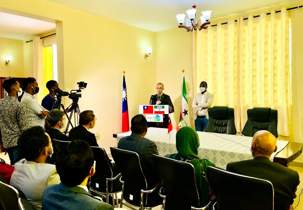 Amb. Allen mentioned that Taiwan always has the will and ability to contribute to the international society. It is not acceptable that Taiwan has been politicalized not to join WHA and WHO activities to contribute more in the previous years. Taiwan believes that “WEAPONS cannot increase human welfare, but HEALTH does”. Taiwan will continue to safeguard the universals health values and to honor our commitments on health cooperation to benefit the people