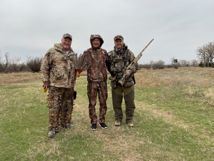 Photo of Director General Robert Lo with hunting guides- Mr. Robert Firth, faculty member of the Technology Institute of Oklahoma State University and Mr. Mark Faulkenberry, Senior Manager of Member Relations West Farmers Electric Cooperation