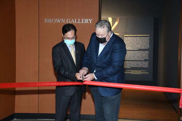 Director-General Robert Lo and Mr. Joel Bartsch, President of the Houston Museum of Natural Science, participated in a ribbon cutting ceremony on September 16 to launch the exhibition.