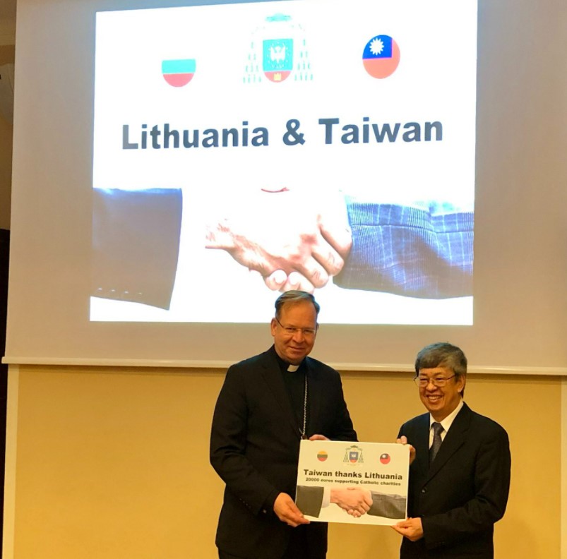 Taiwan’s exVP Chen Chienjen donated €20000 o... The Taiwanese