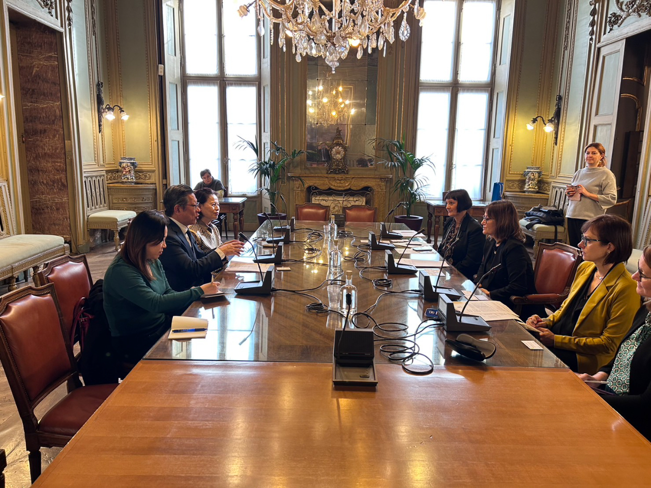 林處長向杜林副市長介紹台灣