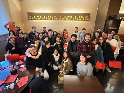 米蘭台灣學生會舉辦「新春寫春聯」活動