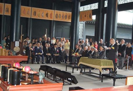 2016年4月24日「孔子祭」，駐日本代表處副代表郭仲熙於湯島聖堂大成殿朗誦祝詞。