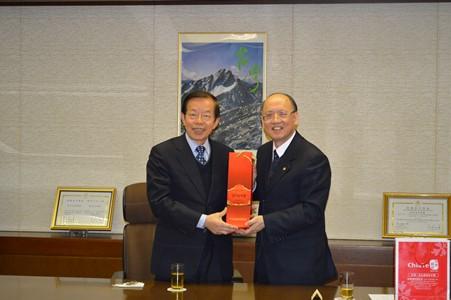 謝長廷･駐日代表〈照片左〉、陳德新･科技部常務次長〈右〉