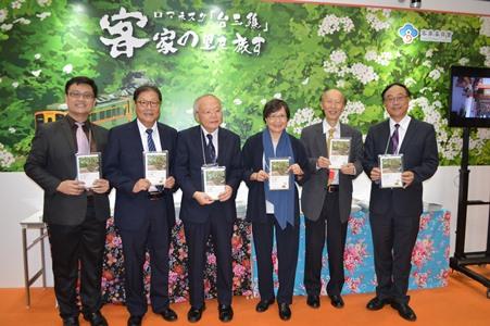 郭仲熙･駐日副代表〈照片左3〉、葉菊蘭･台灣觀光協會會長〈右3〉、周永暉･交通部觀光局局長〈右1〉
