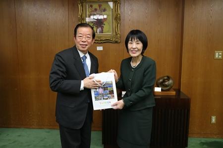 謝長廷･駐日代表〈照片左〉、高橋晴美･北海道知事〈照片右〉