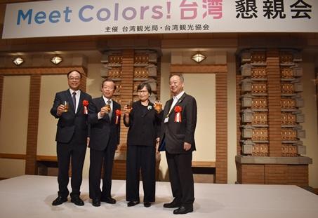 照片左起 周永暉･交通部觀光局長、謝長廷･駐日代表、葉菊蘭･台灣觀光協會會長、坂卷伸昭･日本旅行業協會(JATA)副會長
