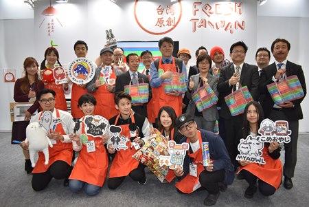 謝長廷･駐日代表（照片第2排右5）、李彥甫･聯合報數位文創公司董事長（第2排右4）、王淑芳･駐日代表處台灣文化中心主任（第2排右3）
