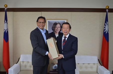 謝長廷･駐日代表(照片右)、Francis M. Matsutaro･帛琉共和國駐日本大使(左)