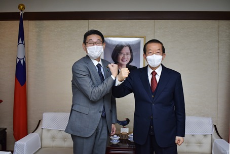 謝長廷･駐日代表(照片右)、笠浩史･眾議院議員(左)