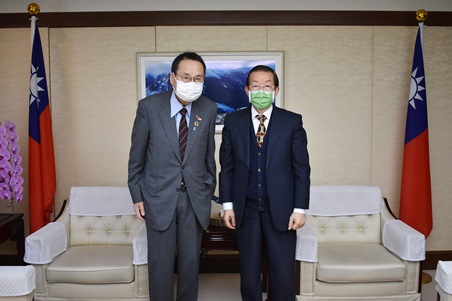 謝長廷･駐日代表(照片右)、藤井孝男･日華親善協會全國聯合會會長(左)