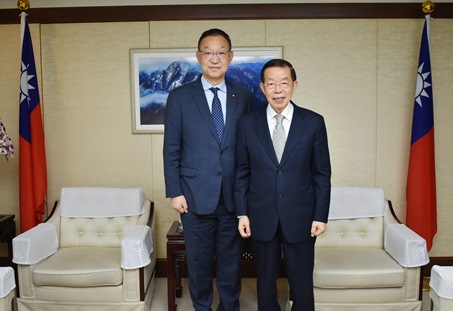 謝長廷･駐日代表(照片右)、西澤啟文･仙台市議會日台議員連盟會長/仙台市議會議員(左)

