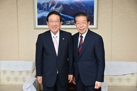 駐日代表謝長廷大使(右)、福島縣白河市長鈴木和夫(左)