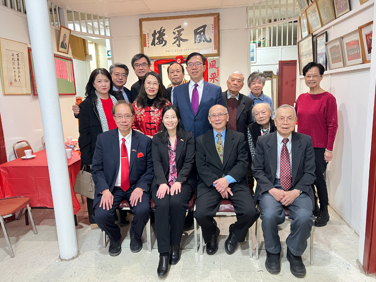 陳處長拜訪傳統僑社余風采堂