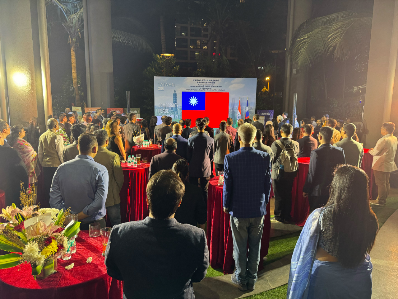 駐孟買台北經濟文化辦事處於本（113）年10月16日舉辦揭牌及國慶酒會。
（圖）酒會開始演奏台印度兩國國歌
