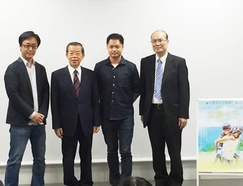 謝長廷・駐日代表（写真左２）、鄭有傑・監督（右２）、ジャーナリストの野嶋剛氏（左１）、朱文清・駐日代表処台湾文化センター長（右１）