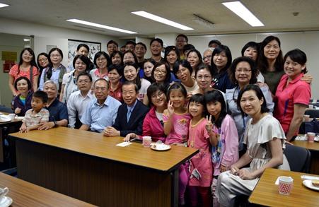 謝長廷・駐日代表（前列６）と、栃木県日光市で開催された「日本×台湾友好コンサートin NIKKO」に台湾澎湖県から出演した澎湖県庁文化局合唱団＆半天鳥室内合唱団の団員ら