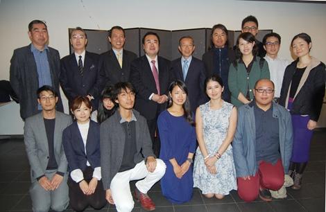 謝長廷・駐日代表（後列左５）、楊子葆・文化部政務次長（同３）、澤和樹・東京藝術大学長（同４）
