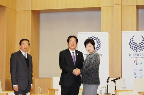 写真左から、謝長廷・駐日代表、頼清徳・台南市長、小池百合子・東京都知事
