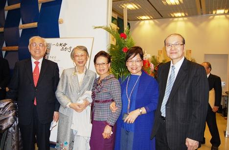 左から、許世楷・元駐日代表と盧千恵夫人、游芳枝・駐日代表夫人、李素貞氏、朱文清・駐日代表処台湾文化センター長
