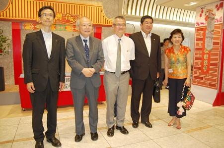 郭仲熙・駐日副代表（写真左２）、荻澤滋・群馬県副知事（左１）、頌彦真賢・群馬県台湾総会会長（左３）　
