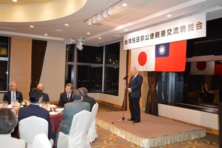 挨拶する郭仲煕・駐日副代表