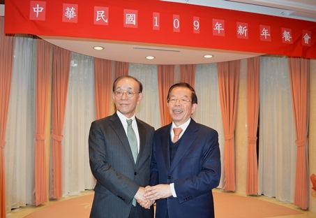謝長廷・駐日代表（右）、谷崎泰明・日本台湾交流協会理事長（左）