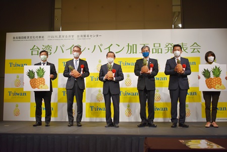 謝長廷・駐日代表（左3）、陳英顯・台湾貿易センター（TAITRA）東京事務所所長（右3）
