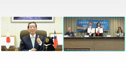 台湾の雲林県と群馬県館林市の交流協定書調印式が雲林県で行われた。謝長廷・駐日代表（スクリーン左）、張麗善・雲林県長（スクリーン右の右）、多田善洋・館林市長（スクリーン右の左）