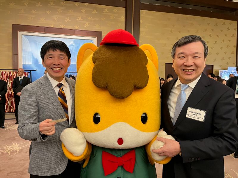 李逸洋・駐日代表（写真右）、山本一太・群馬県知事(左)