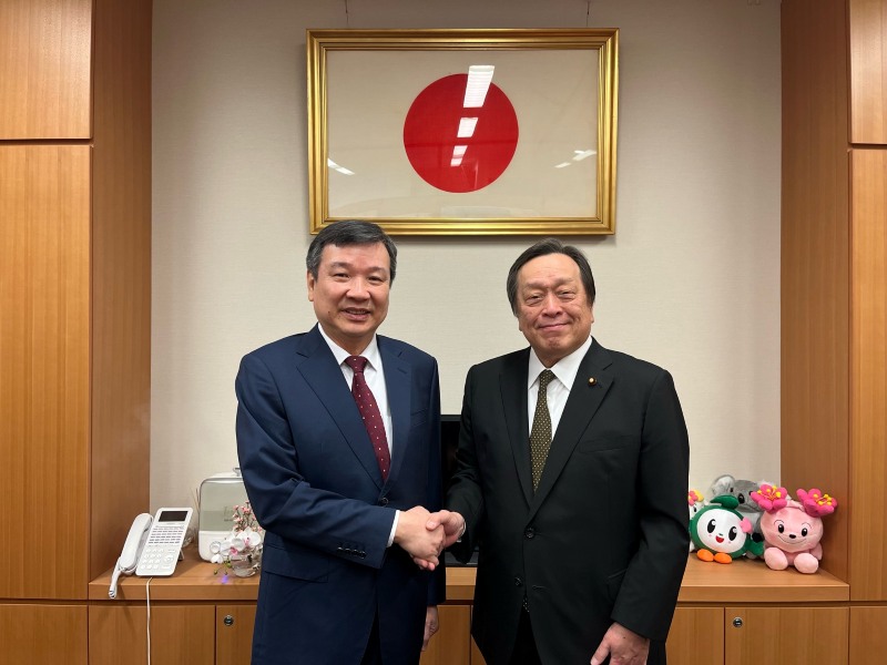 李逸洋・駐日代表（写真左）、浜田靖一・衆議院議員（右）