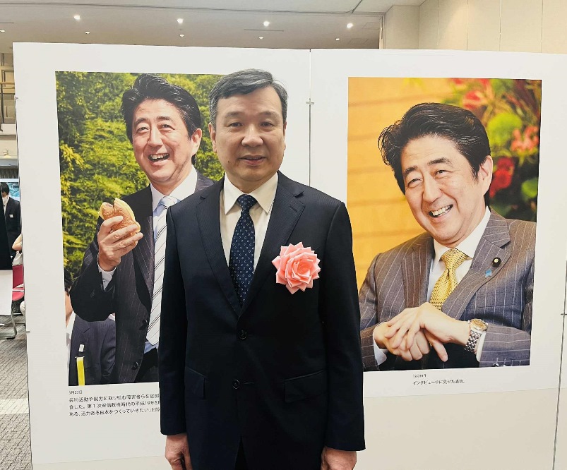 李逸洋・駐日代表は6月29日、安倍晋三元首相の4回忌を前に開催された第3回「安倍晋三元総理の志を継承する集い」に出席し、出席された方々と挨拶を交わし、安倍元首相は台湾にとり永遠の友人と伝えた。

