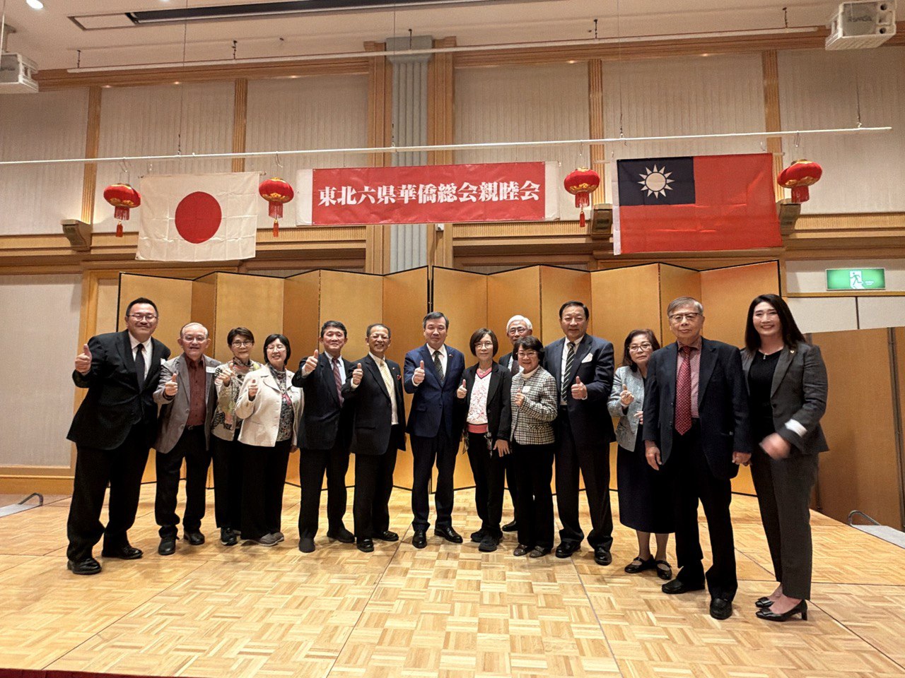 1141106東北六縣懇親會李代表與僑領合照