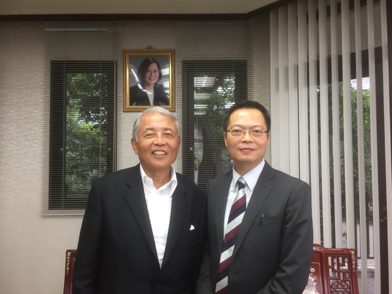 九州經濟連合會麻生泰會長(左)