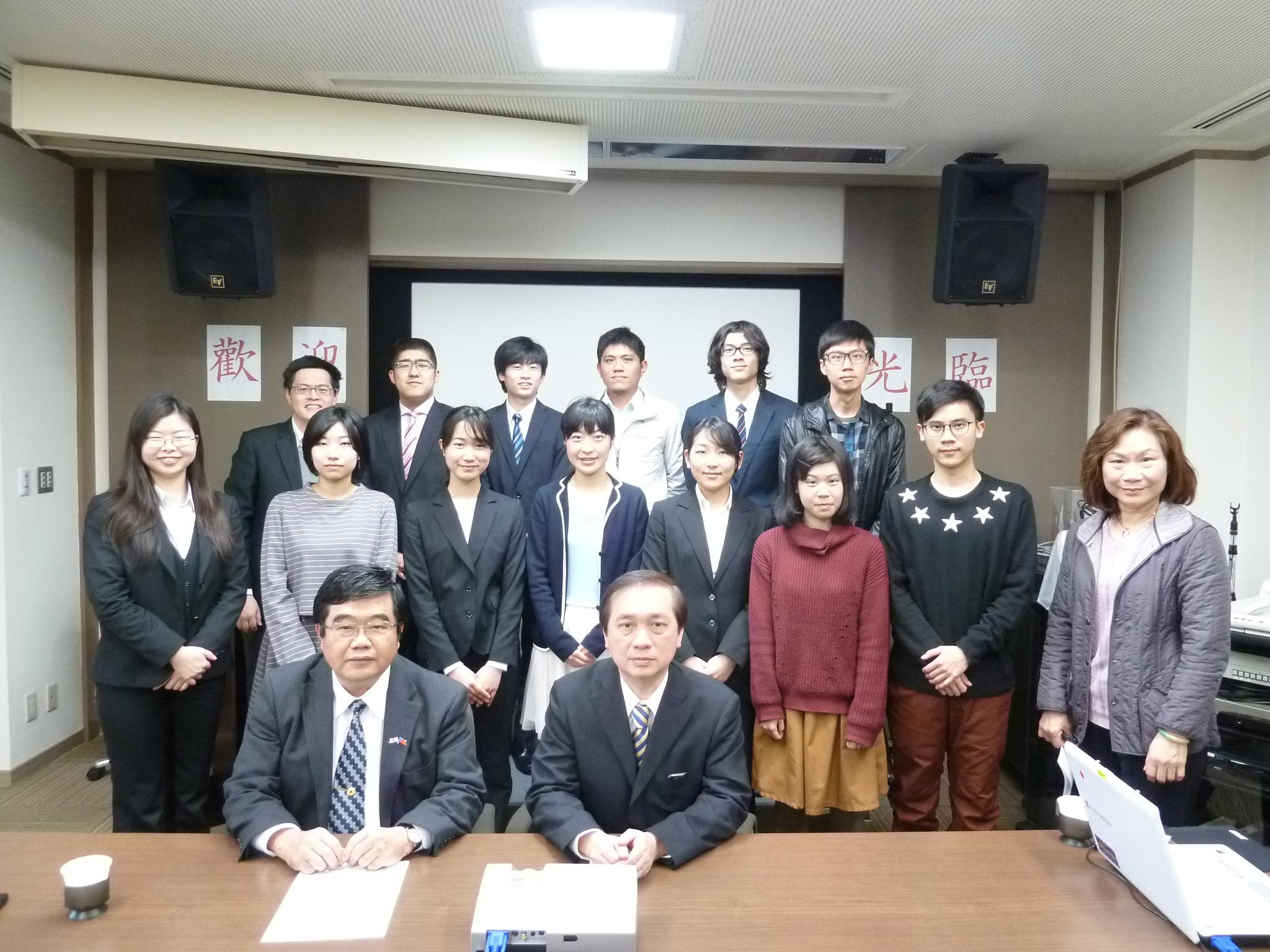 3/9戎総領事が「台湾人が尊敬する日本精神」を題として講演会を行った。当弁事処のお招きにより日本人大学生と台湾留学生達が参加した。