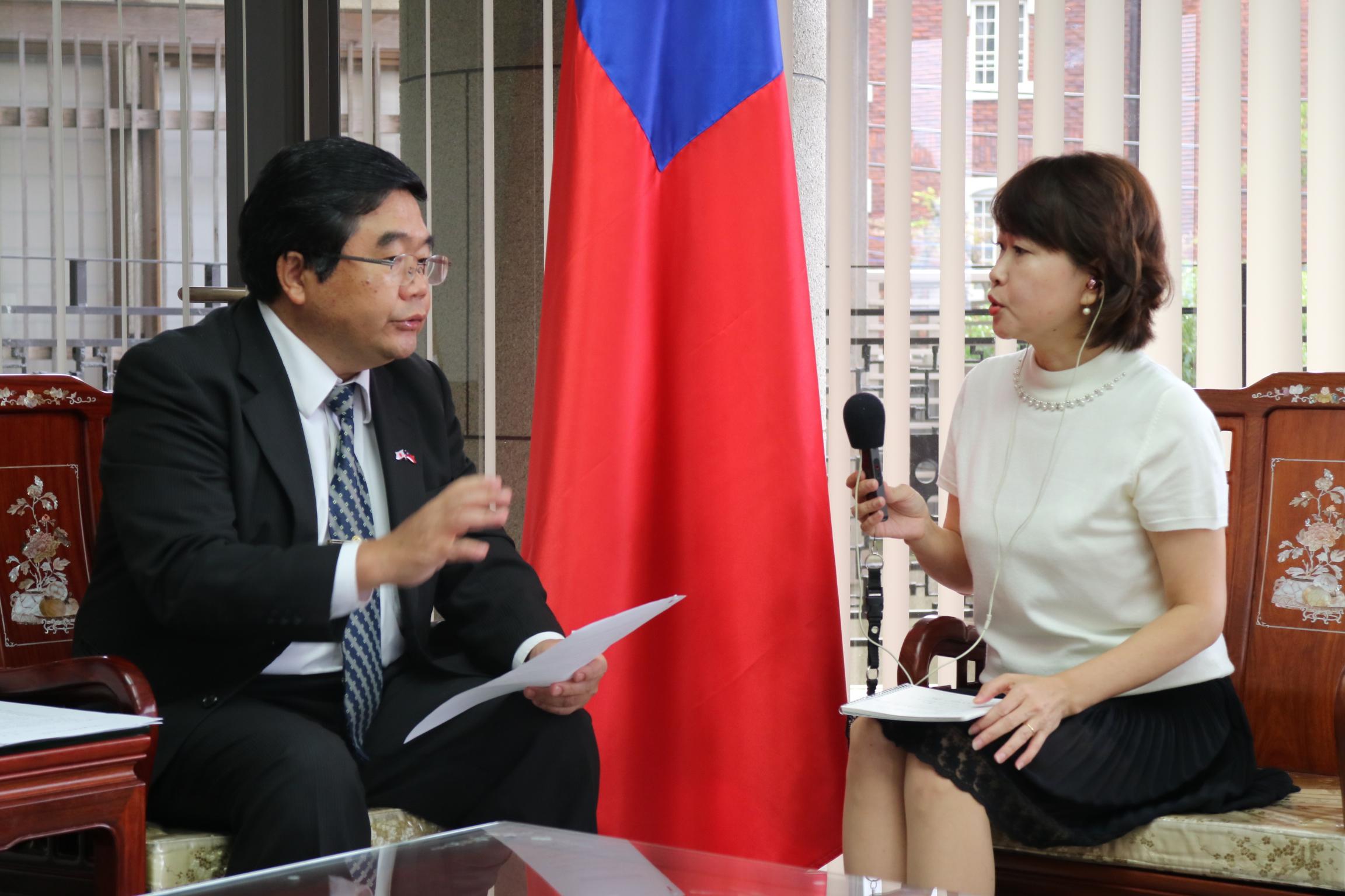 10月17日、戎総領事がRKB每日放送レポータ村上幸子によるインタビュー取材