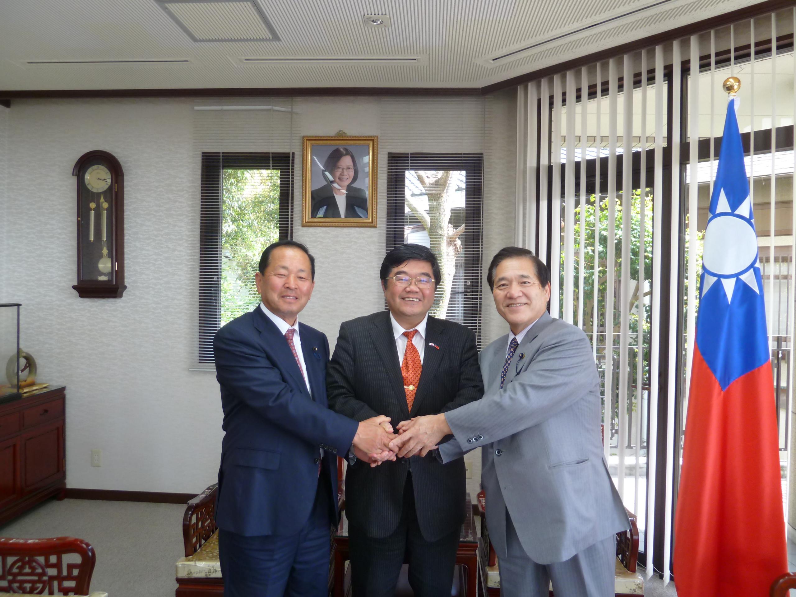 大分県議会井上伸史議長（右）、御手洗吉生副議長（左）